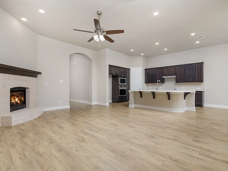 1829 Leo Dr — Photo 6