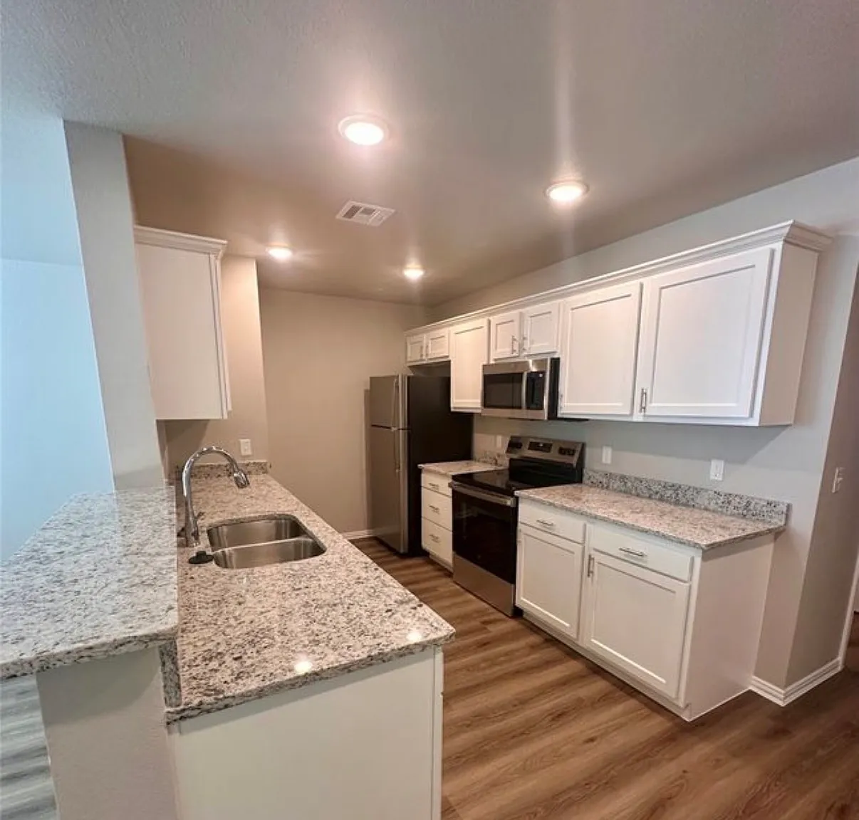 3 bed, 1460 sqft, $1,800 — Photo 2