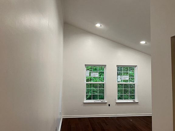 4th image of 701 Hawthorne Ln #701