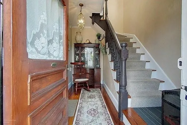 2 bed, 1.0 bath, 800 sqft, $2,400 — Photo 2
