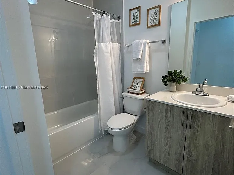 1010 SW 69th Ave #212 — Photo 23