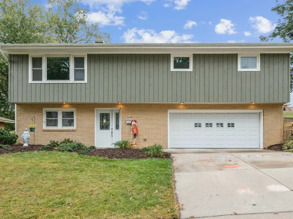 3428 Crestwood Dr, Dubuque, IA 52002