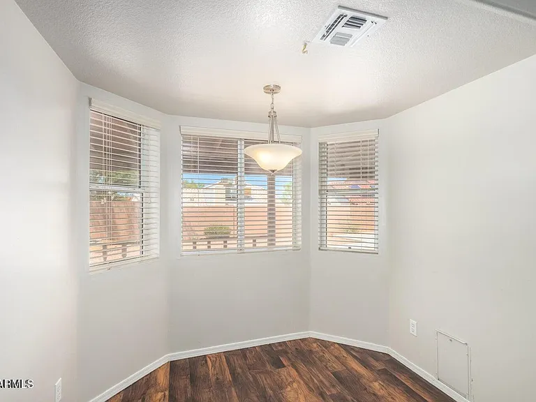 1924 E Sharon Dr — Photo 12