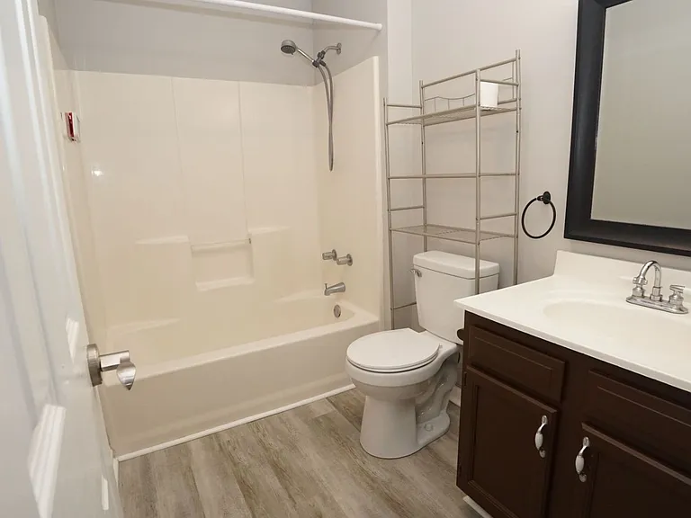 103 Eastgate Dr — Photo 12