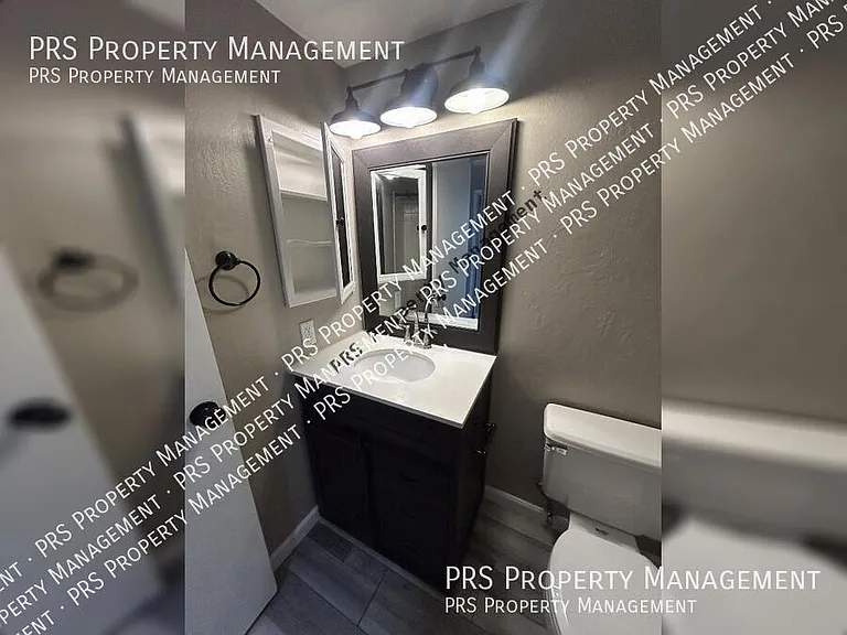 2207 W Monroe St — Photo 28
