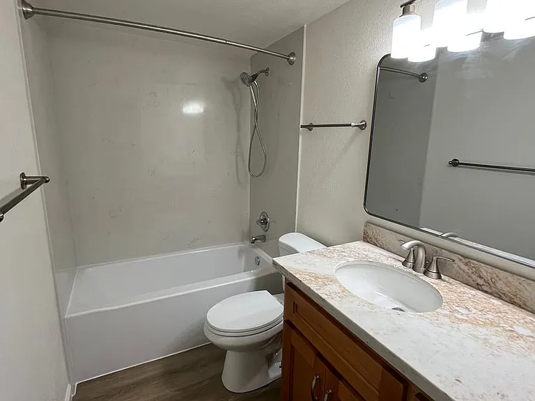 908 Oak Ave — Photo 16