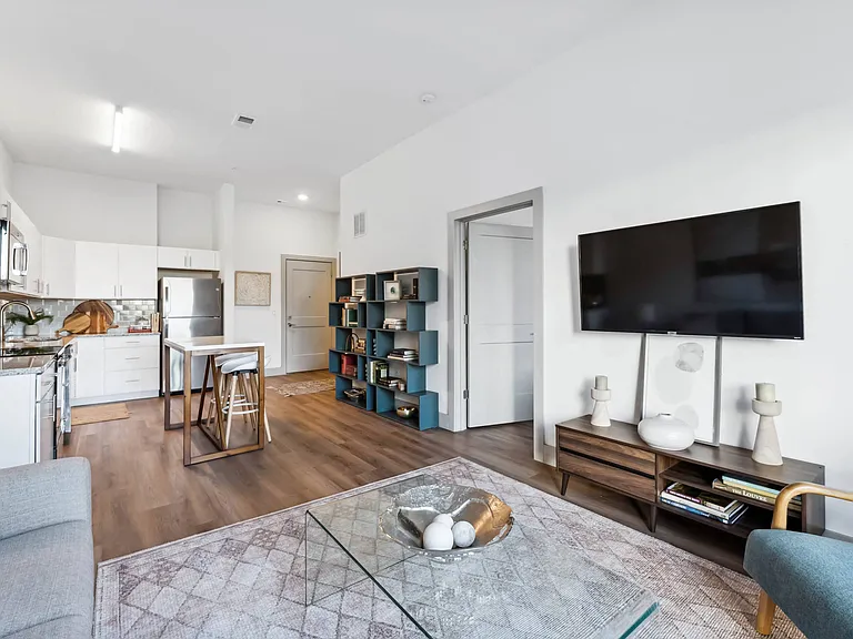 The Point on 38th Apartments — Photo 14