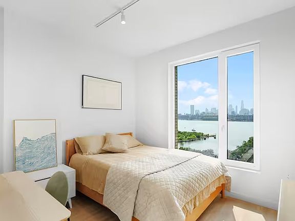 3rd image of 16 West St #1122