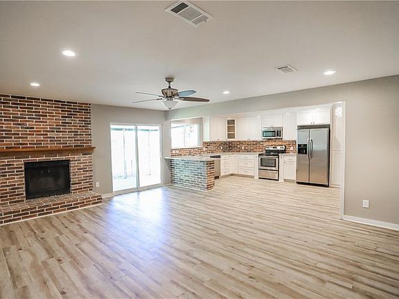 4th image of 404 Lumpkin Dr
