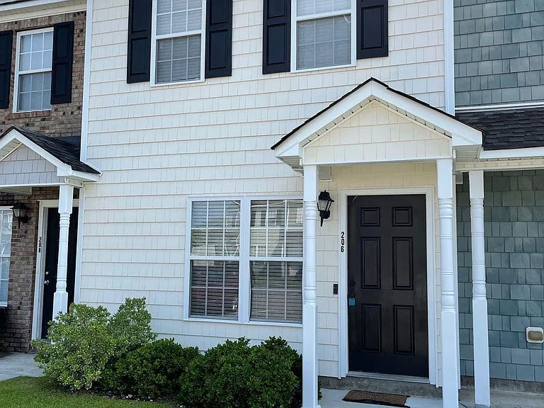 206 Bridgewood Dr — Photo 1