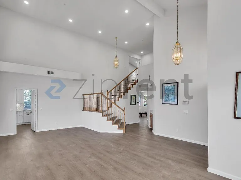 1001 Sandhurst Dr — Photo 9