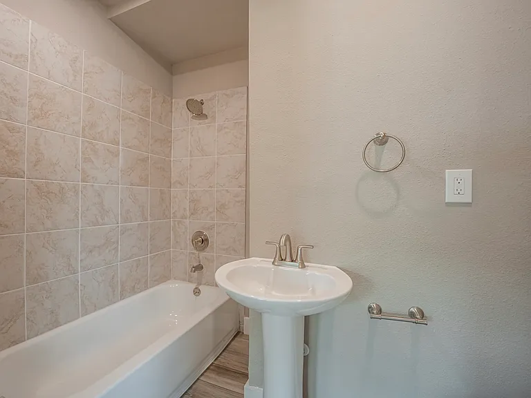 312 Avondale Ave — Photo 22