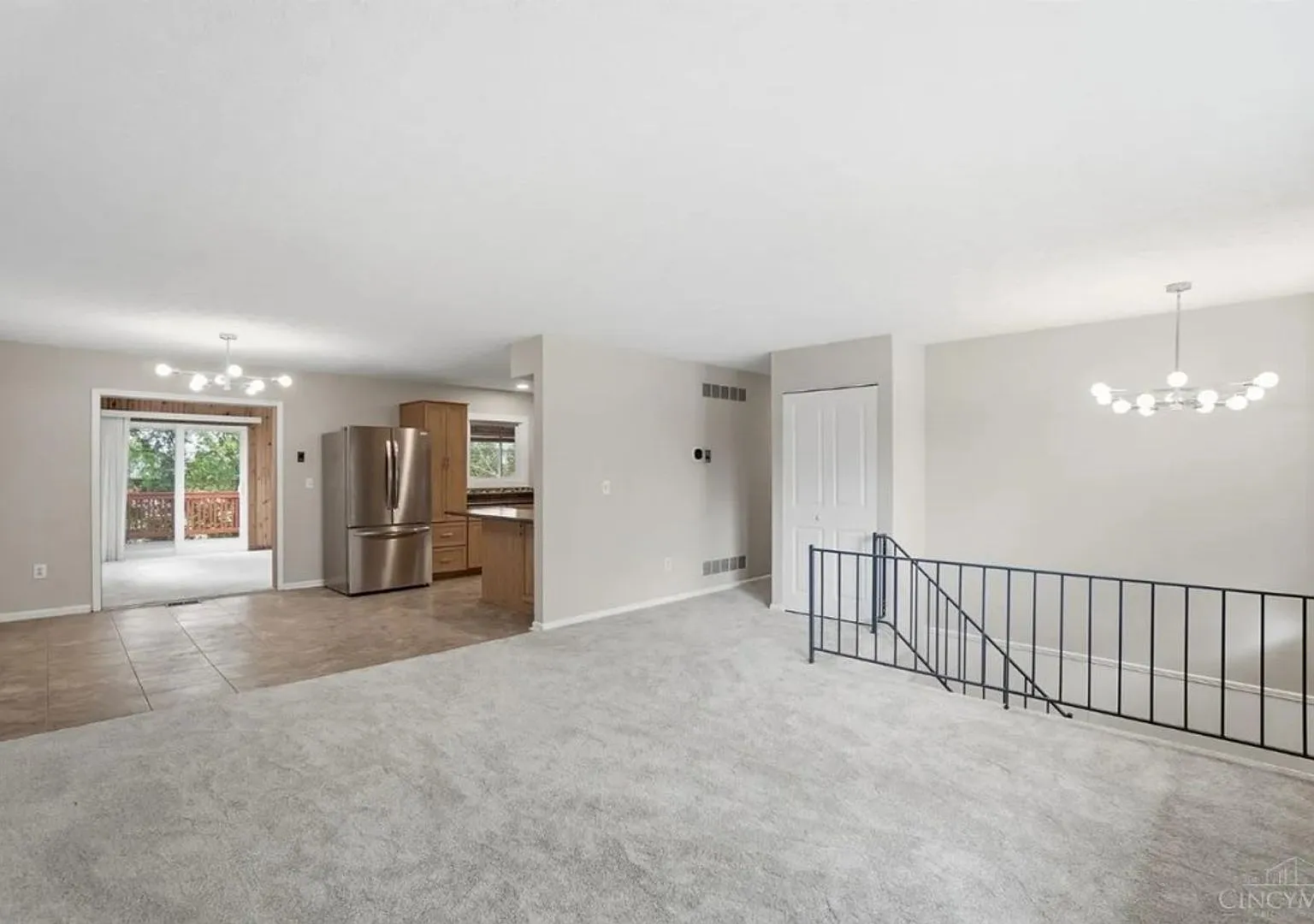 Beautifully updated and meticulously maintained single family Bi-Level home — Photo 4