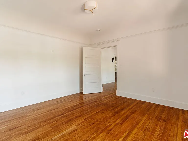 2170 W 24th St — Photo 33