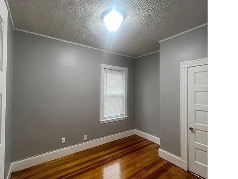8-10 Inwood St — Photo 3