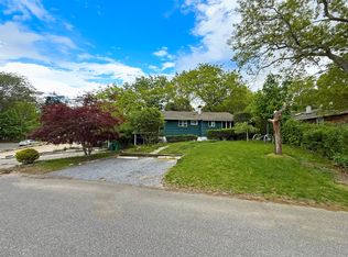 33 Birch Ct, Riverhead, NY 11901