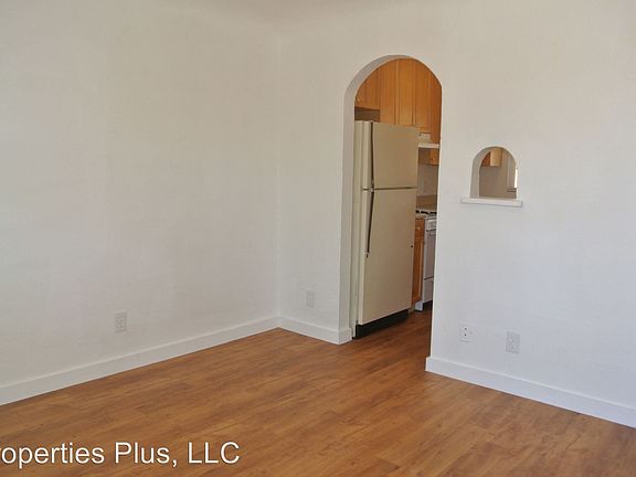 3rd image of 412 S Lowell Blvd APT 4