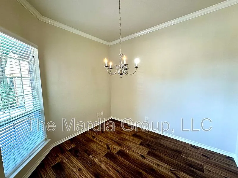 3 bed, 2.0 bath, 2087 sqft, $2,395 — Photo 2