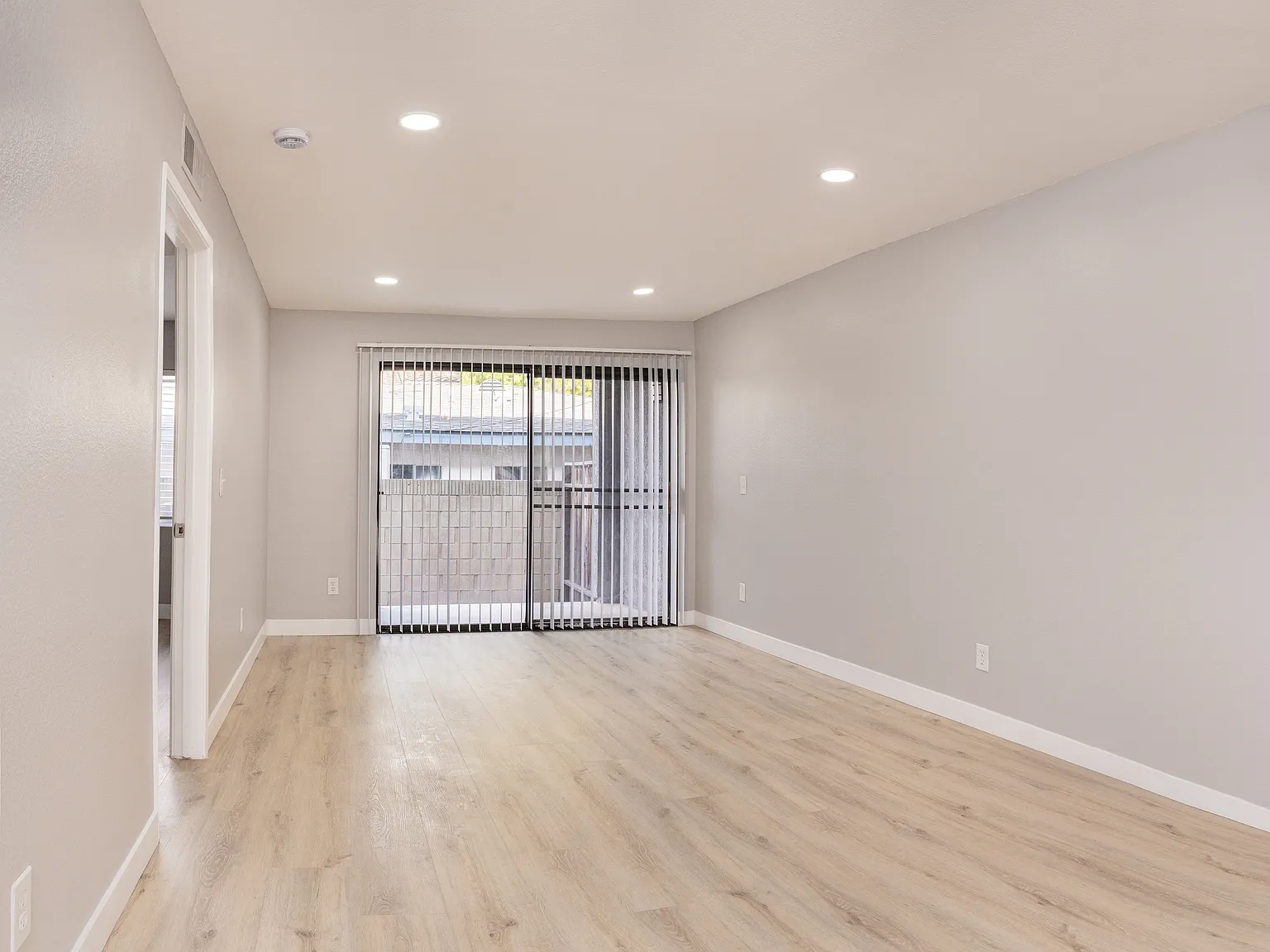 Citrus Court Apartments — Photo 1