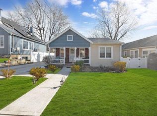 28 Norwood Rd, Port Washington, NY 11050