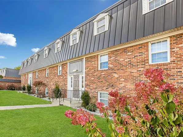 Lake Forest Apartment Homes