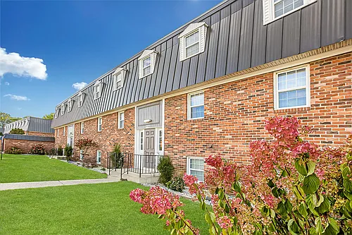 Lake Forest Apartment Homes Photo 1