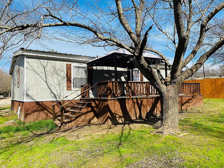 600 Lazy Acres Cir — Photo 1