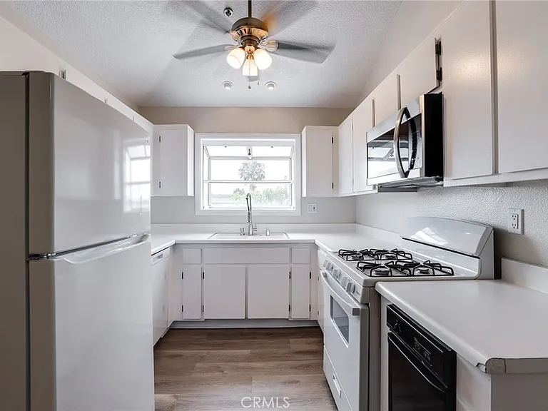 409 Utica Ave — Photo 5