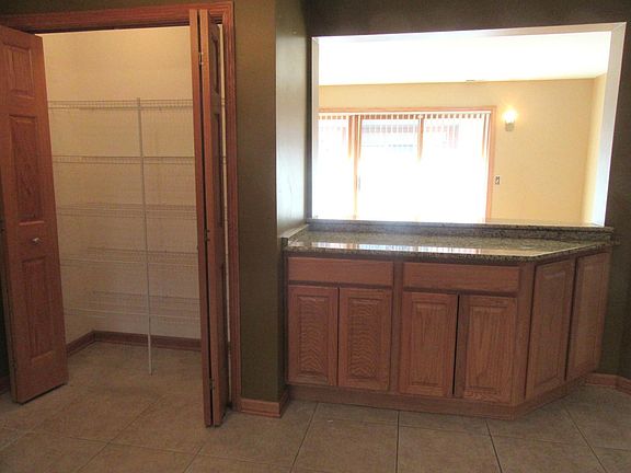 3rd image of 5965 N Northwest Hwy APT 101