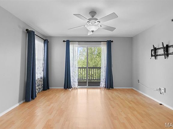 5th image of 1133 Arbor Creek Dr APT 2B