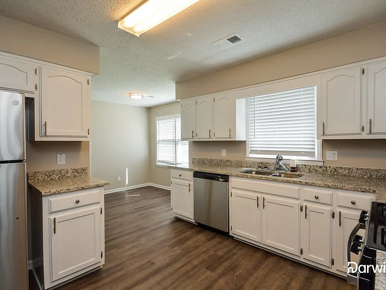 2490 Sherrie Ln SW — Photo 2