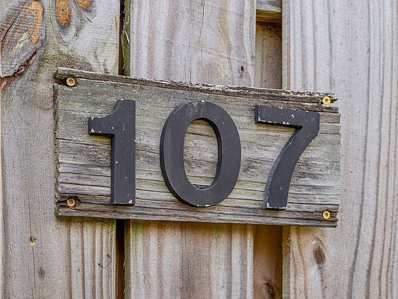 3rd image of 107 Cedarwood Ln