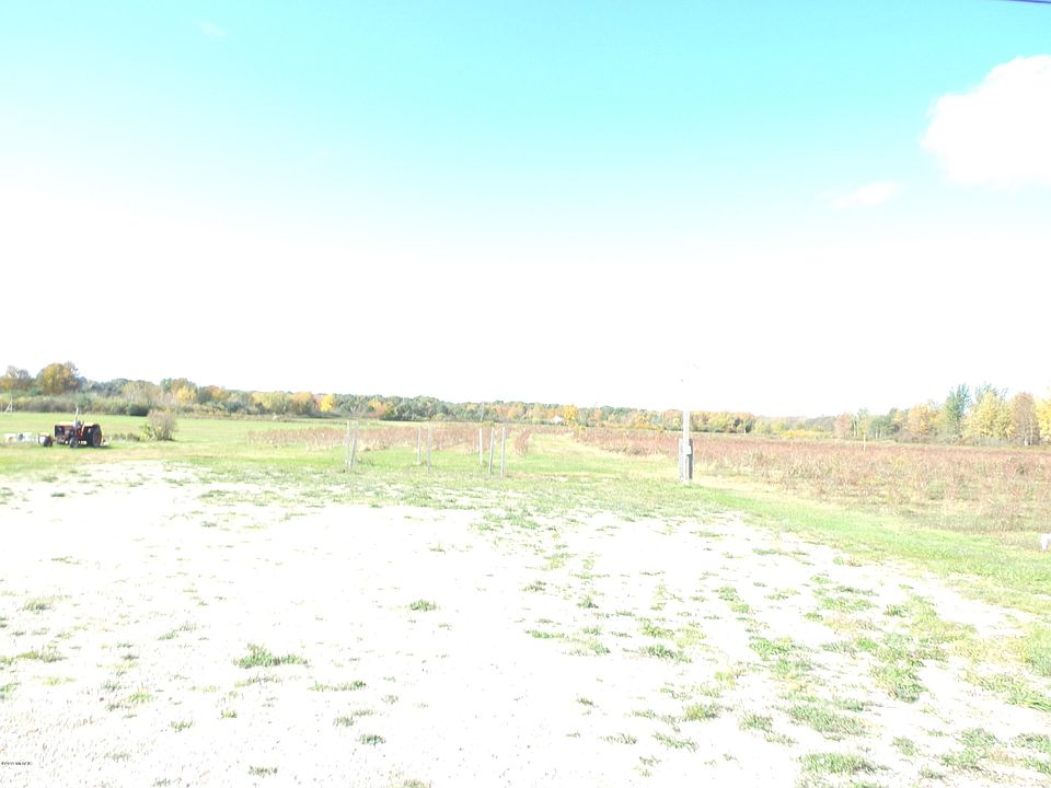 2nd image of 3915 Russell Rd