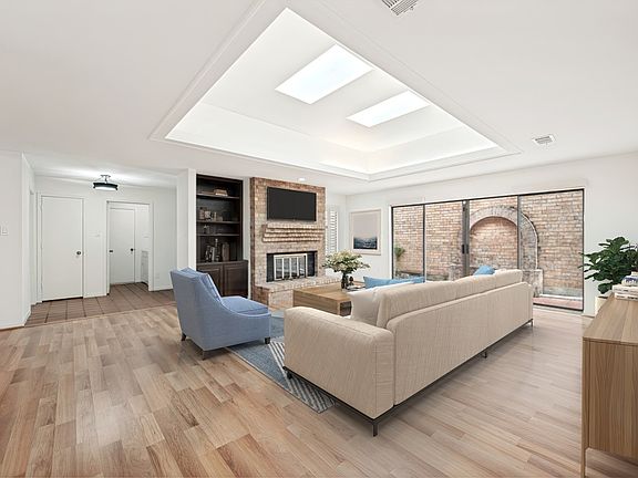 2nd image of 3316 Courtyard Pl