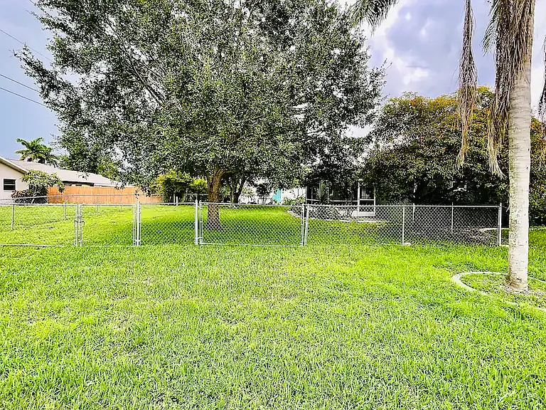 301 SE 30th Ter — Photo 4
