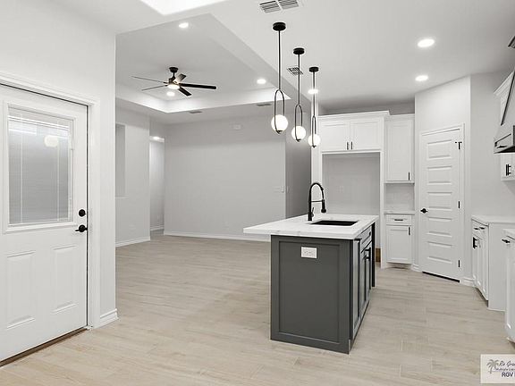 5th image of 818 Ava Dr