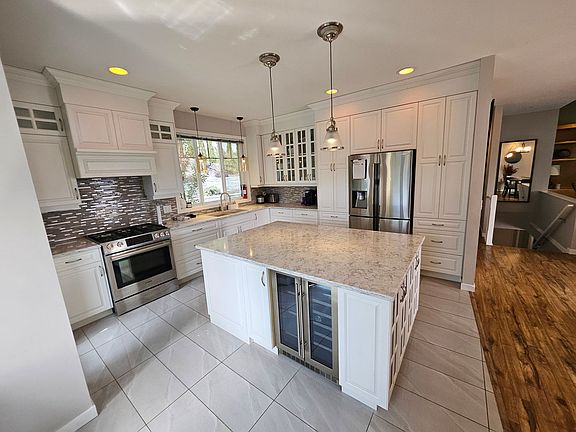 3rd image of 1948 Bayview Ct #1948-10