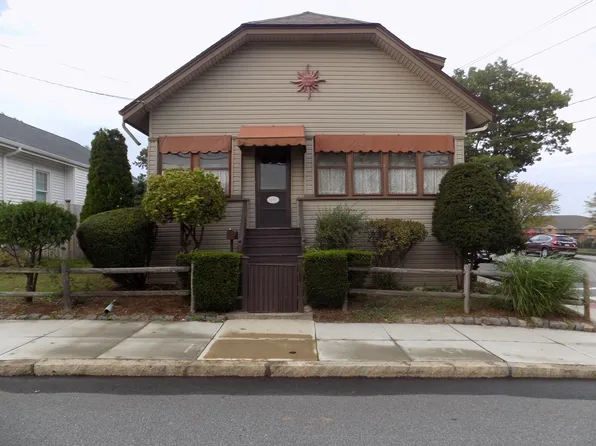 1346 President Ave, Fall River, MA 02720