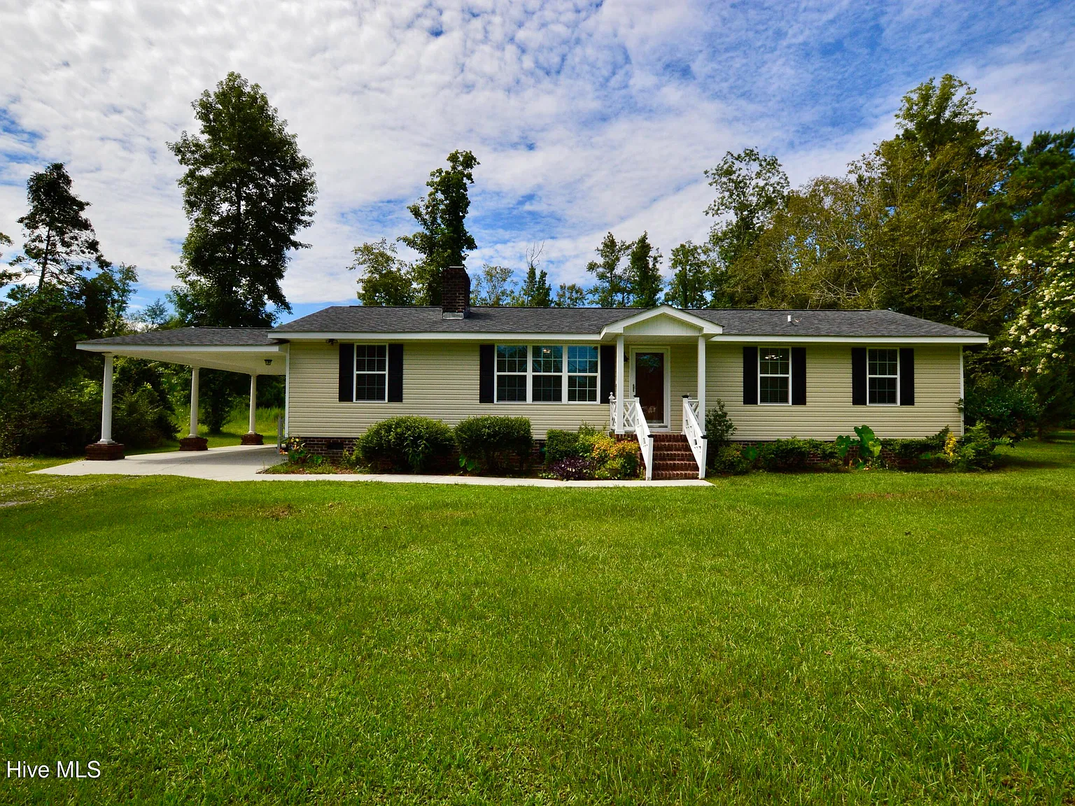 3 bed, 1.5 bath, $1,600 — Photo 1