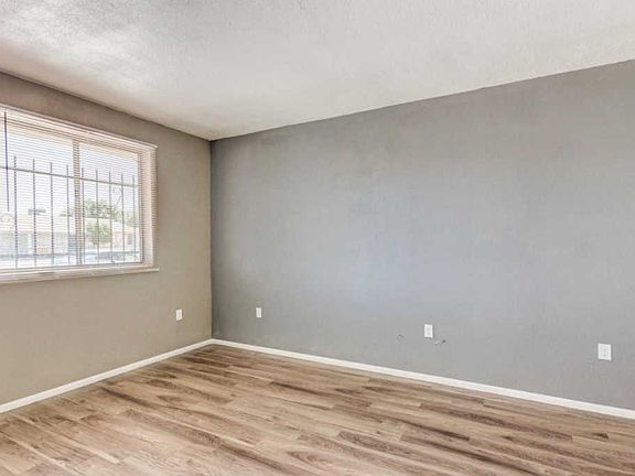 4th image of 4412 W Mission Ln