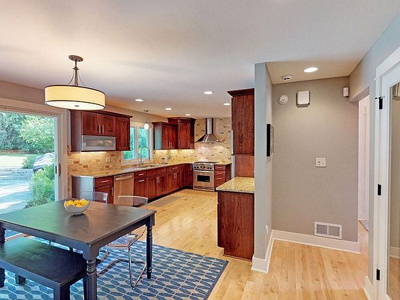 5th image of 300 W Nokomis Ct