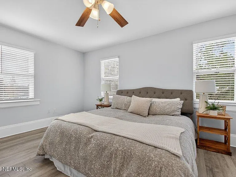 1207 Evergreen Ave — Photo 9