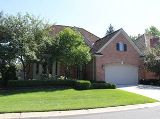 9 Vaughan Xing, Bloomfield Hills, MI 48304