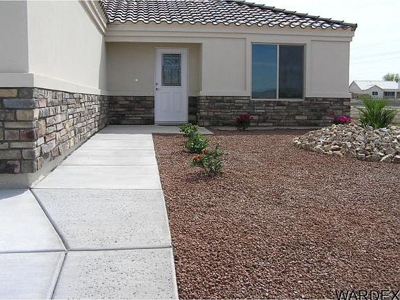3rd image of 2137 E Lipan Blvd