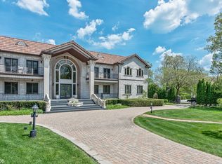 67 Laurel Ave, Highland Park, IL 60035