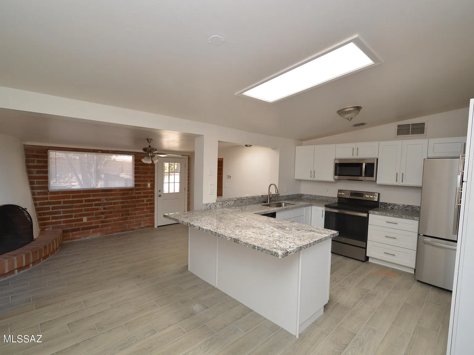 3 bed, 2.0 bath, 1621 sqft, $1,795 — Photo 4