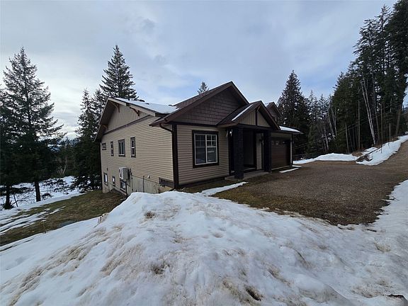 3rd image of 565 Clearwater Valley Rd