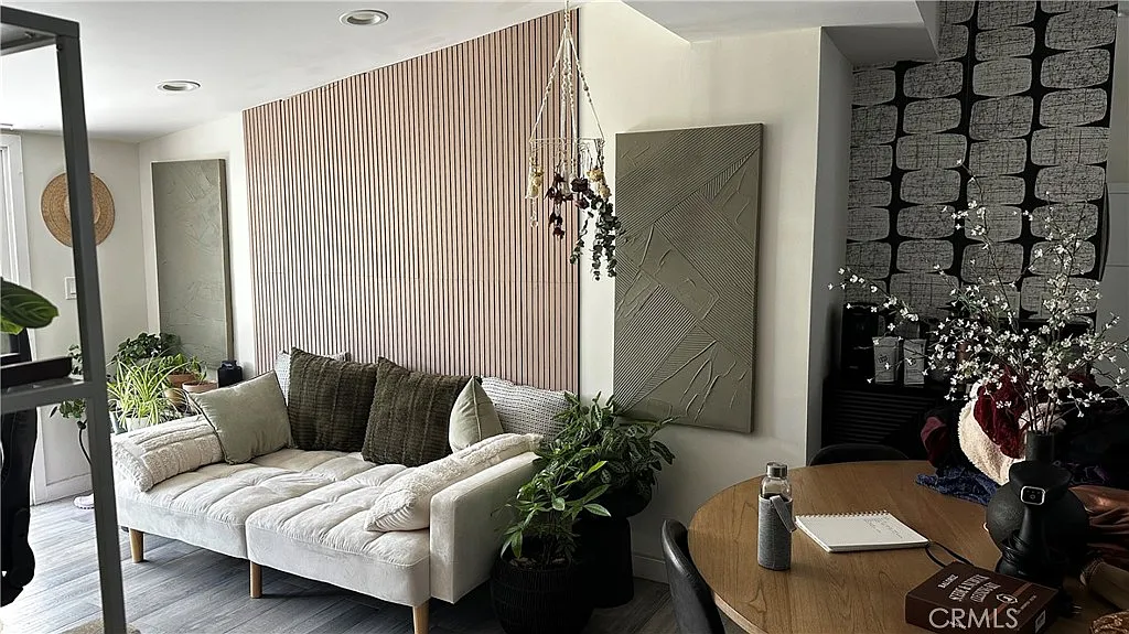 3 bed, 1300 sqft, $4,395 — Photo 4