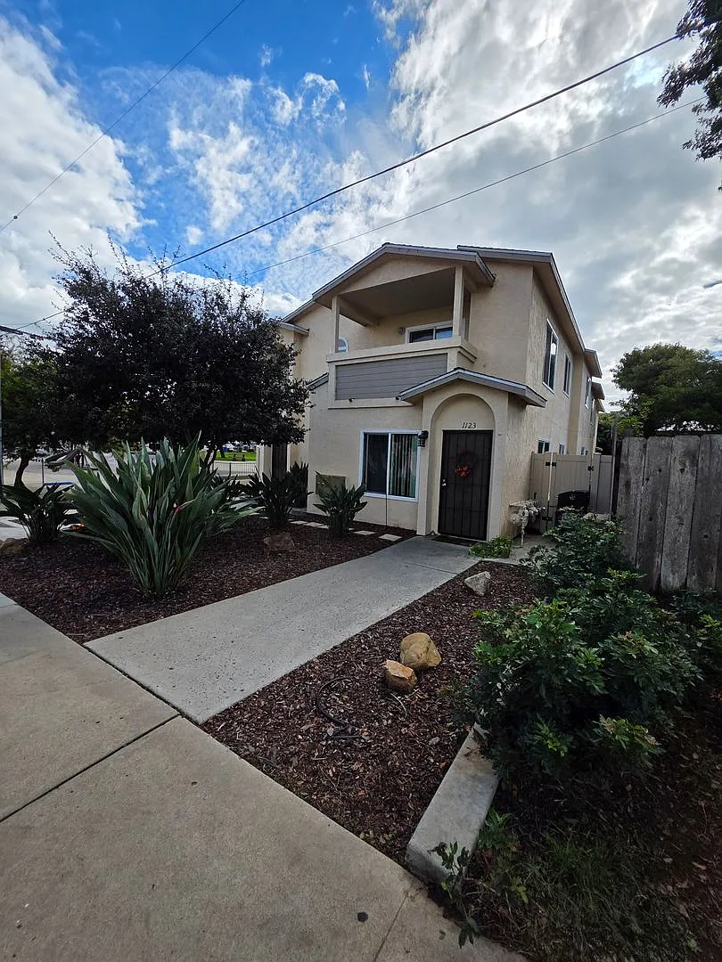 1123-1129 Calla — Photo 1