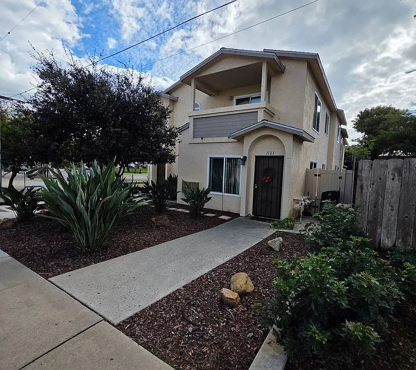 1123-1129 Calla Ave